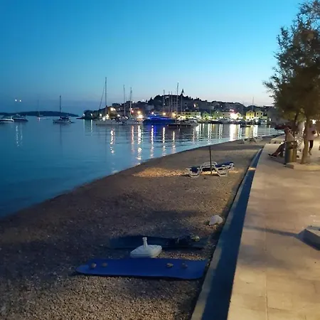 Sjor Room-delux- With A Modern Bathroom- - -lokvice 6 דירה פרימוסטן