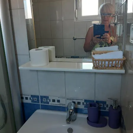 Room-delux- With A Modern Bathroom- - -lokvice 6 * פרימוסטן
