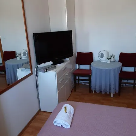 דירה Room-delux- With A Modern Bathroom- - -lokvice 6 פרימוסטן