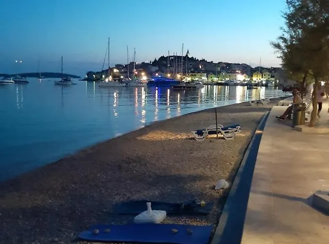 Sjor Room-delux- With A Modern Bathroom- - -lokvice 6 Apartmán Primošten